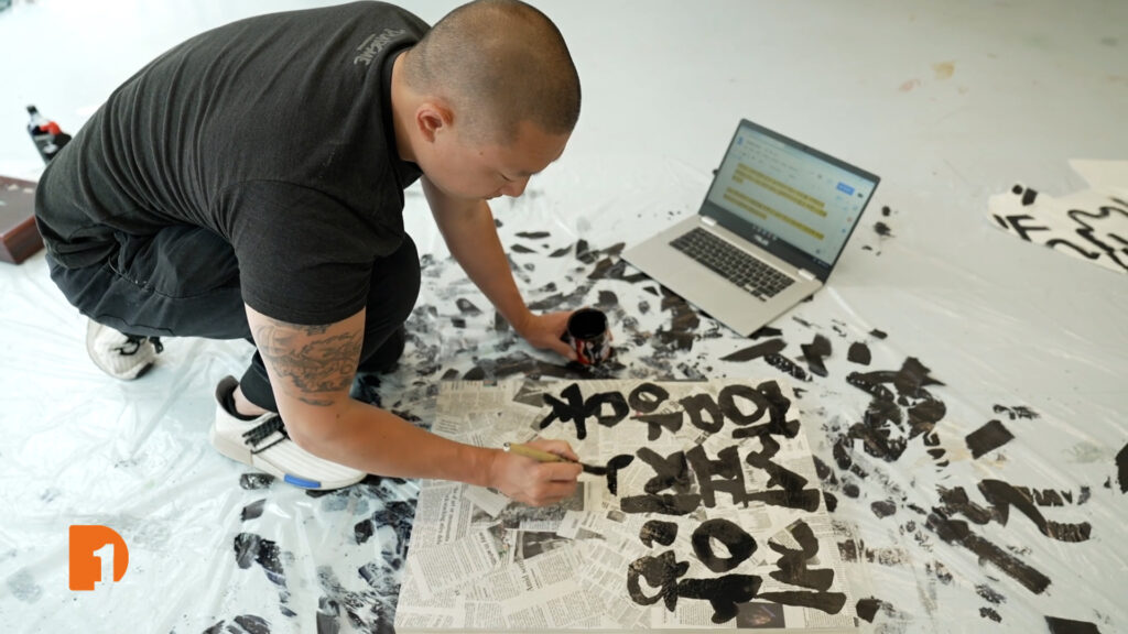 Mike Han working on his artwork